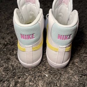 Nike blazer mid ‘77 suede- big boys size 6.5Y